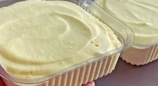 Sobremesa de 2 ingredientes: fica uma delícia mesmo sem colocar leite condensado 1 sobremesa de 2 ingredientes