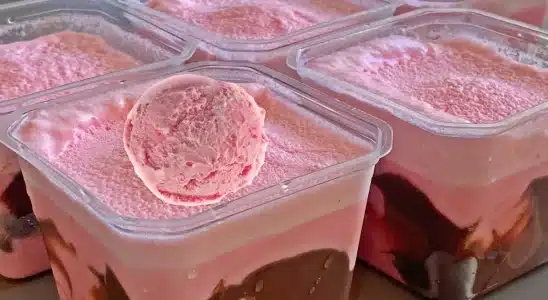 Sobremesa de liquidificador para domingo: sorvete caseiro de morango muito fácil e gostoso 4 sobremesa de liquidificador