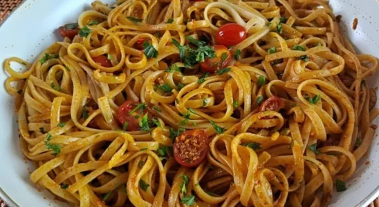 Como fazer macarrão alho e óleo especial e bem temperadinho para o seu almoço 4 Macarrão alho e óleo especial