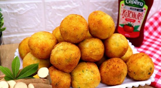 Bolinho de mandioca sequinho e você pode usar o recheio que você mais gosta 1 bolinho de mandioca