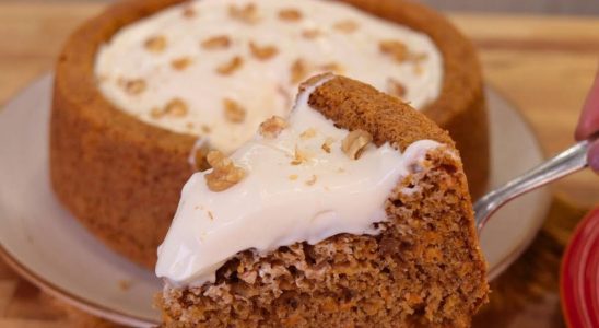 Bolo de cenoura americano e diferente de todos que você já comeu na páscoa 2 bolo de cenoura americano