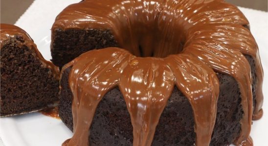 Bolo pão de mel com cobertura muito fofinho e não vai ovo na receita 2 bolo pão de mel