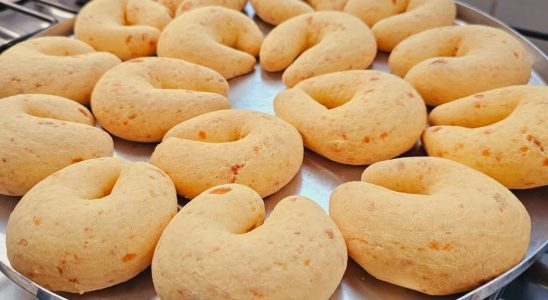 Chipa de queijo fácil e rápida de fazer: vai muito bem com uma xícara de café quentinho 4 chipa de queijo