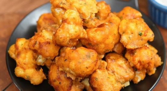 Couve flor a milanesa na air-fryer com molho de queijo que fica maravilhoso 2 couve-flor a milanesa