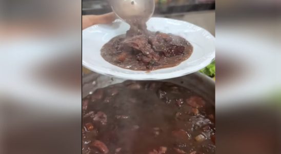 Feijoada caseira super saborosa e com caldo grosso para o fim de semana 2 feijoada caseira 0104 1