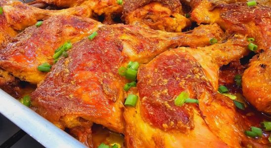 Frango assado no forno que fica suculento por dentro e uma casquinha crocante 4 frango assado no forno