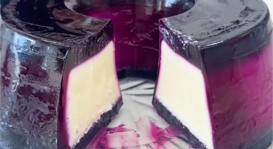 Gelatina recheada com pudim: essa sobremesa fica uma delícia e é mais fácil do que você pensa 2 gelatina recheada