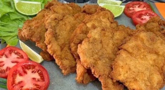 Milanesa de porco sequinha e crocante para a hora do almoço 2 milanesa de porco