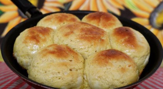 Pão de frigideira ótimo para fazer no café da manhã de hoje 3 pão de frigideira