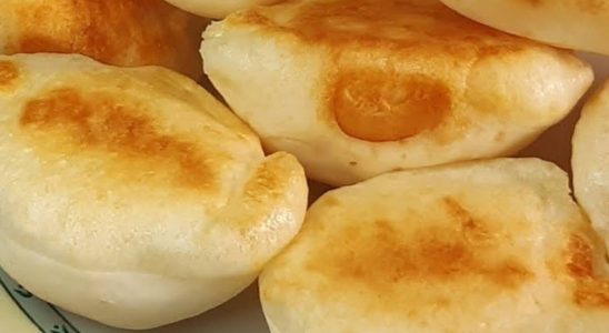 Pãozinho de tapioca sem farinha de trigo com 3 ingredientes e um deles não é ovo 1 pãozinho de tapioca