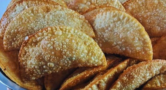 Pastel com recheio cremoso e massa sequinha: veja todos os segredos nessa receita 2 pastel com recheio cremoso