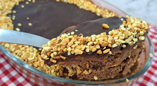 Pavê de chocolate com amendoim: sobremesa de páscoa rápida e fácil de fazer 2 pavê de chocolate com amendoim