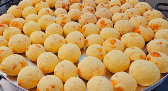 Como fazer pipoca de polvilho: rende bastante e não murcha quando sai do forno 3 pipoca de polvilho