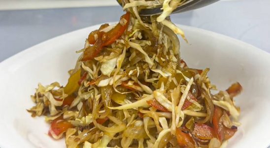 Experimente esse repolho refogado diferente e muito saboroso para seu almoço 4 repolho refogado