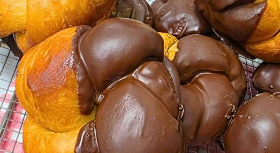 Receita de rosquinhas sem ovos com cobertura de chocolate que é uma delícia 4 rosquinhas sem ovos
