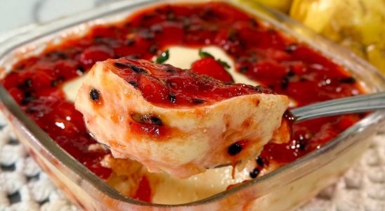 Sobremesa simples de maracujá com morango para refrescar sua tarde de domingo 1 sobremesa simples de maracujá