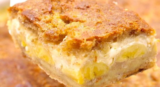 Torta de banana cremosa que já sai do forno recheada e todo mundo adora na hora do lanche 4 torta de banana