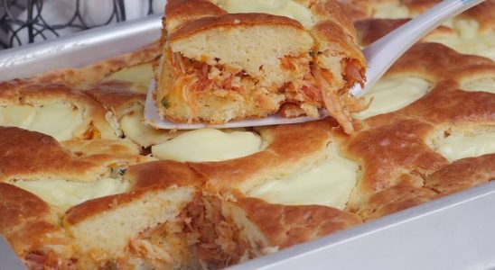 Torta de frango cremosa para o lanche ou substituir a pizza de sábado à noite 1 torta de frango cremosa