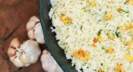 arroz ao alho e óleo