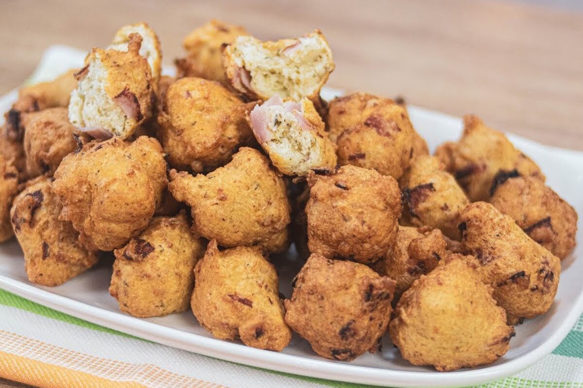 Bolinho salgado de pizza delicioso para você petiscar antes do jantar 136 bolinho salgado de pizza