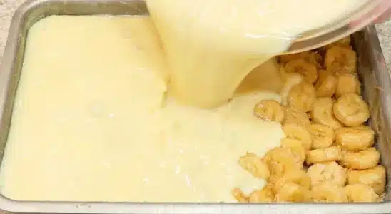 Joguei pudim na assadeira e fiz um bolo de banana diferente e delicioso 2 bolo de banana diferente