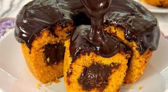 bolo de cenoura recheado