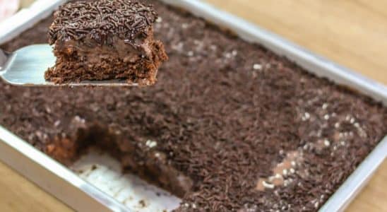 bolo gelado de chocolate