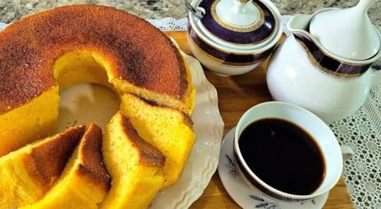 bolo simples de fubá