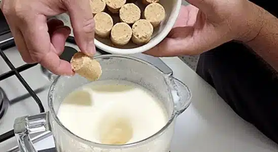Sobremesa de paçoquinha simples de preparar: é só bater no liquidificador e esperar gelar 1 sobremesa de paçoquinha