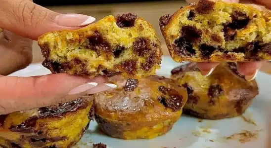 Muffin delicioso e diferente com cenoura e banana que você vai adorar no lanchinho 1 muffin delicioso e diferente