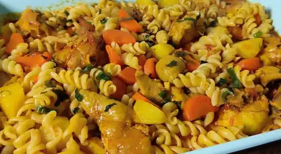 Sopa de macarrão com frango da vovó: fica pronta rapidinho e é uma delícia 2 sopa de macarrão com frango