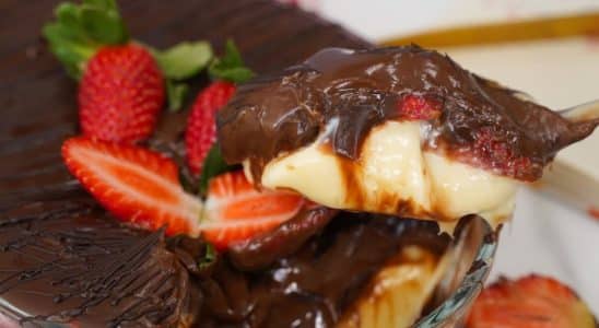 bombom de morango na travessa