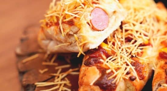 cachorro quente no pão de alho