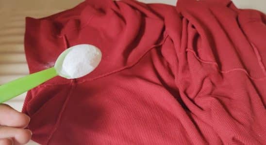 como tirar cheiro de suor da roupa