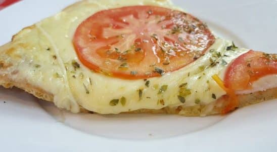 pizza com massa de tapioca