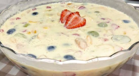 salada de frutas cremosa