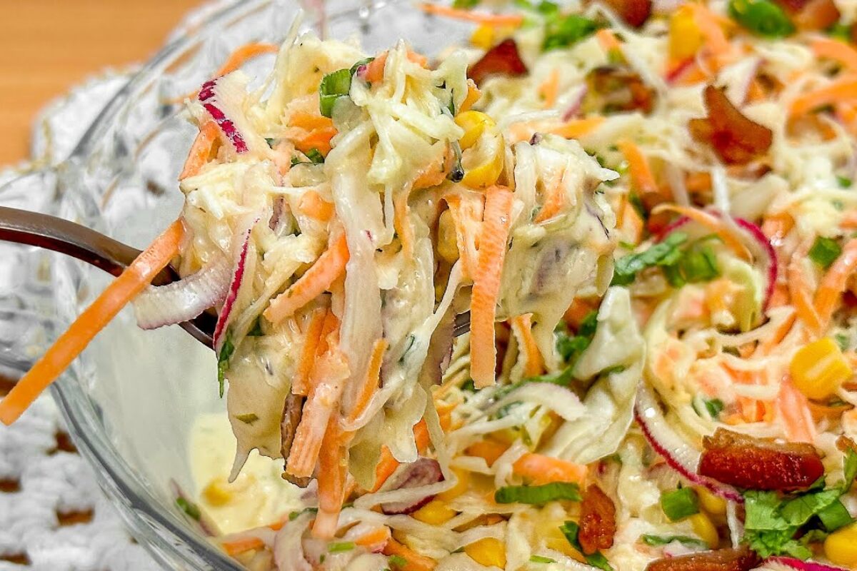 Salada de repolho especial e super cremosa: vai bem em qualquer dia da semana de tão gostosa 37 salada de repolho especial