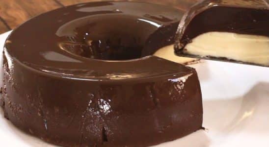 sobremesa flutuante de chocolate