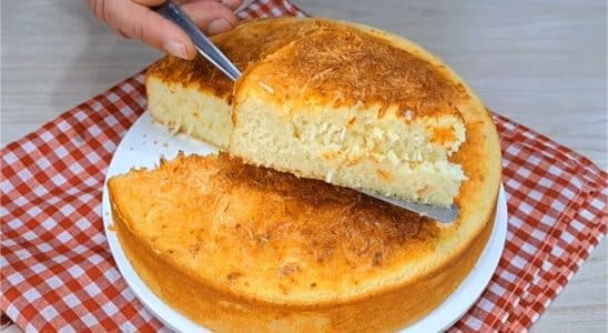 bolo cremoso de coco