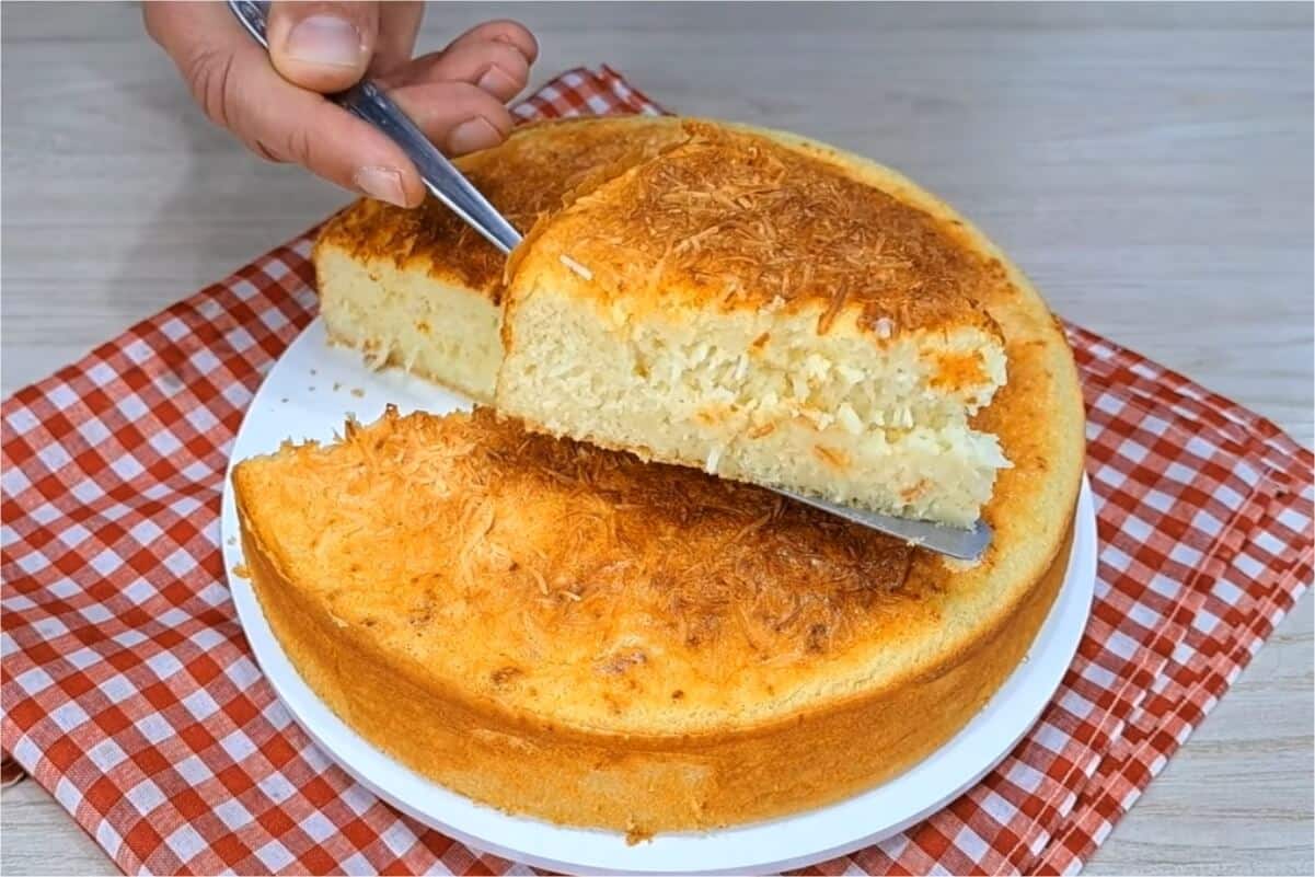 bolo cremoso de coco