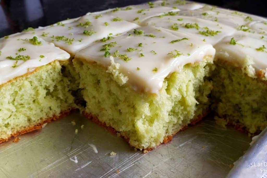 bolo de limão com cobertura