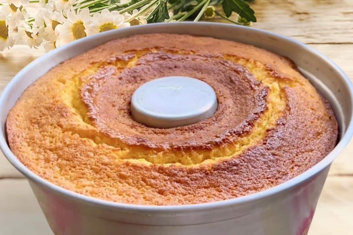 Bolo grande sem trigo feito com poucos ingredientes para o café da manhã 57 bolo grande sem trigo