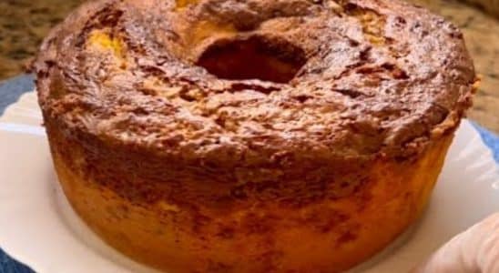 bolo que já sai recheado do forno