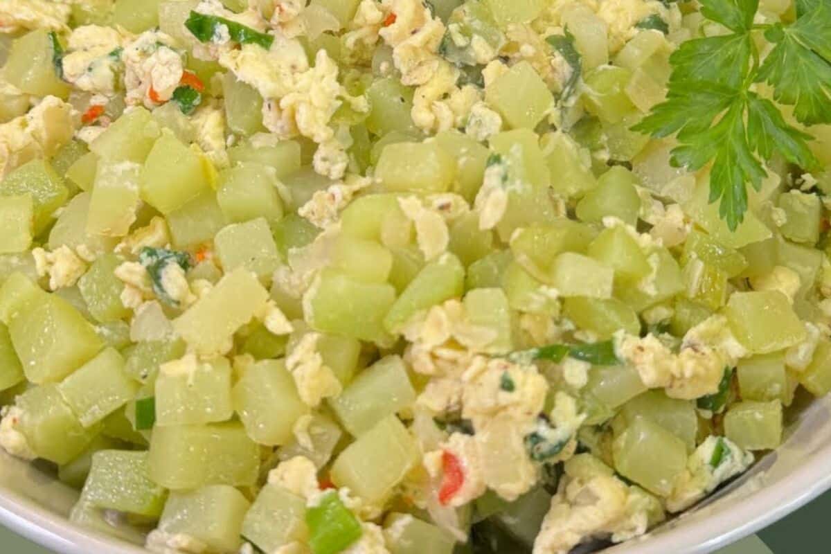 chuchu refogado com ovos