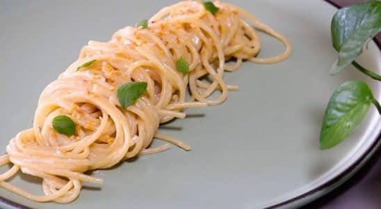 espaguete com pasta de alho