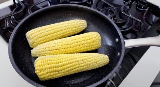 lanche de milho na frigideira