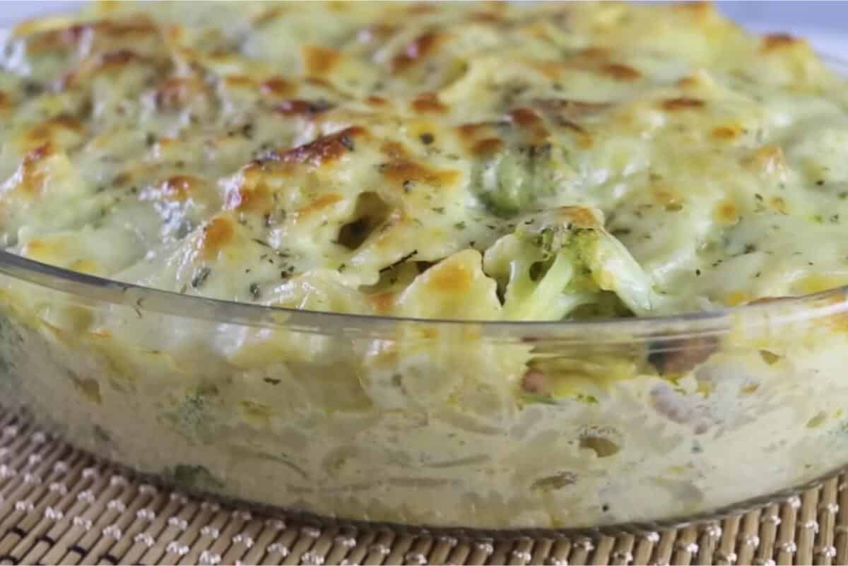 macarrão cremoso com brócolis