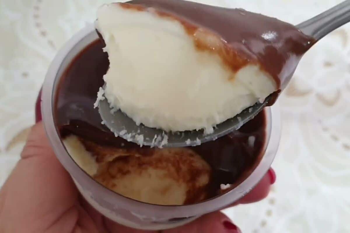 Mousse de coco com ganache cremoso e perfeito para finalizar qualquer refeição da sua semana 53 mousse de coco com ganache