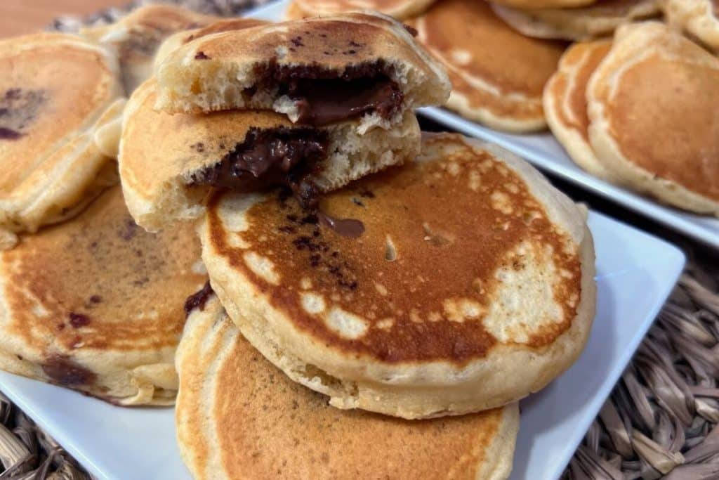 panqueca recheada com chocolate
