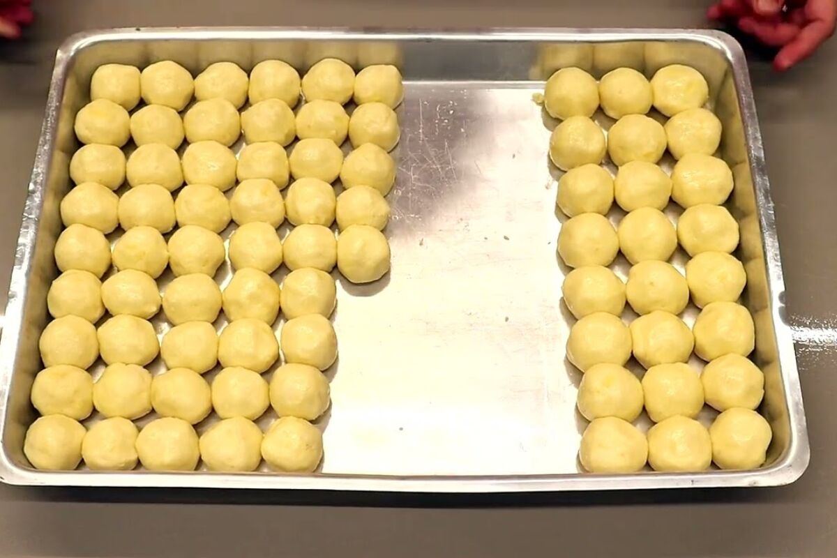 Pão de queijo mineiro com casquinha dourada e aquele miolo macio que derrete na boca 135 pão de queijo mineiro